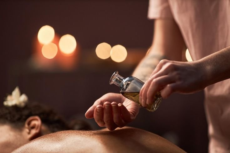 Abhyanga Massage Kya Hoti Hai — Raipur Mein Ayurvedic Oil Massage Ka Poora Guide