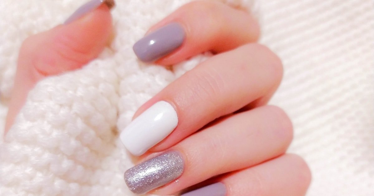 Gel Nails vs Regular Polish: Which is Better for Raipur's Climate?